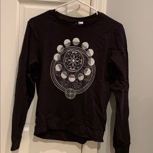Black pullover graphic top